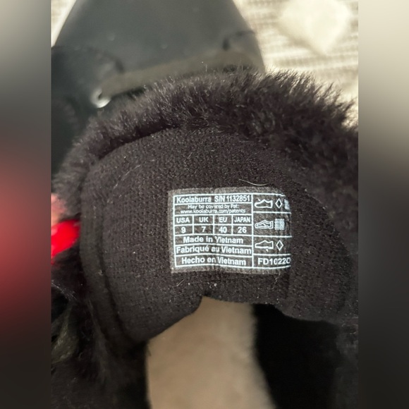 NWOT UGG KOOLABURRA SUNDELL BLACK FUZZ CHUCKA ANKLE BOOTS FAUX FUR SZ 9 - Picture 10 of 13
